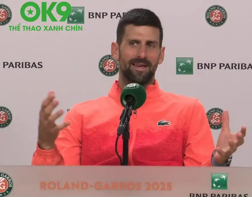 Novak Djokovic đánh giá cao Jannik Sinner trước thềm đối đầu ở bán kết Roland Garros năm nay (Ảnh: X @TheTennisLetter)